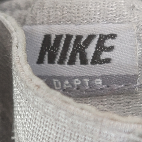 Nike Darts 9 Leather & Synthetic Silver and Black Toddler Size 4C - Picture 6 of 11